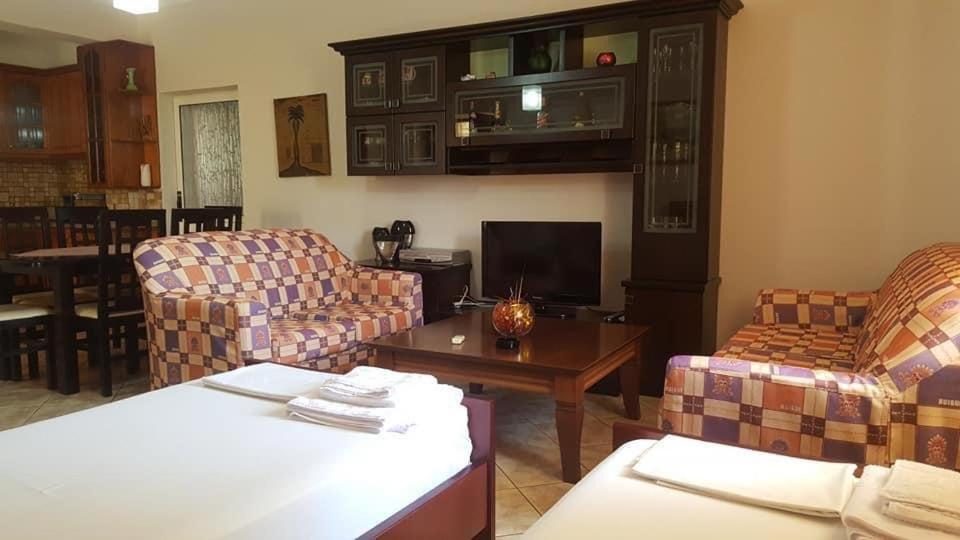 Vita Apartment - Spacious Garden And Balcony 5 Min To Beach & Center كساميل المظهر الخارجي الصورة