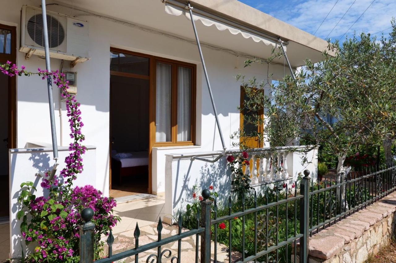 Vita Apartment - Spacious Garden And Balcony 5 Min To Beach & Center كساميل المظهر الخارجي الصورة