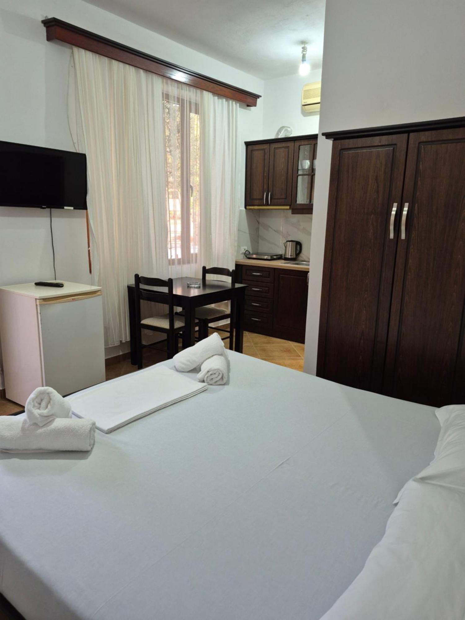 Vita Apartment - Spacious Garden And Balcony 5 Min To Beach & Center كساميل المظهر الخارجي الصورة